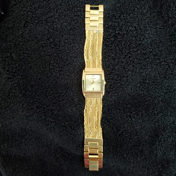 Chico's gold watch - Picture 1 of 4